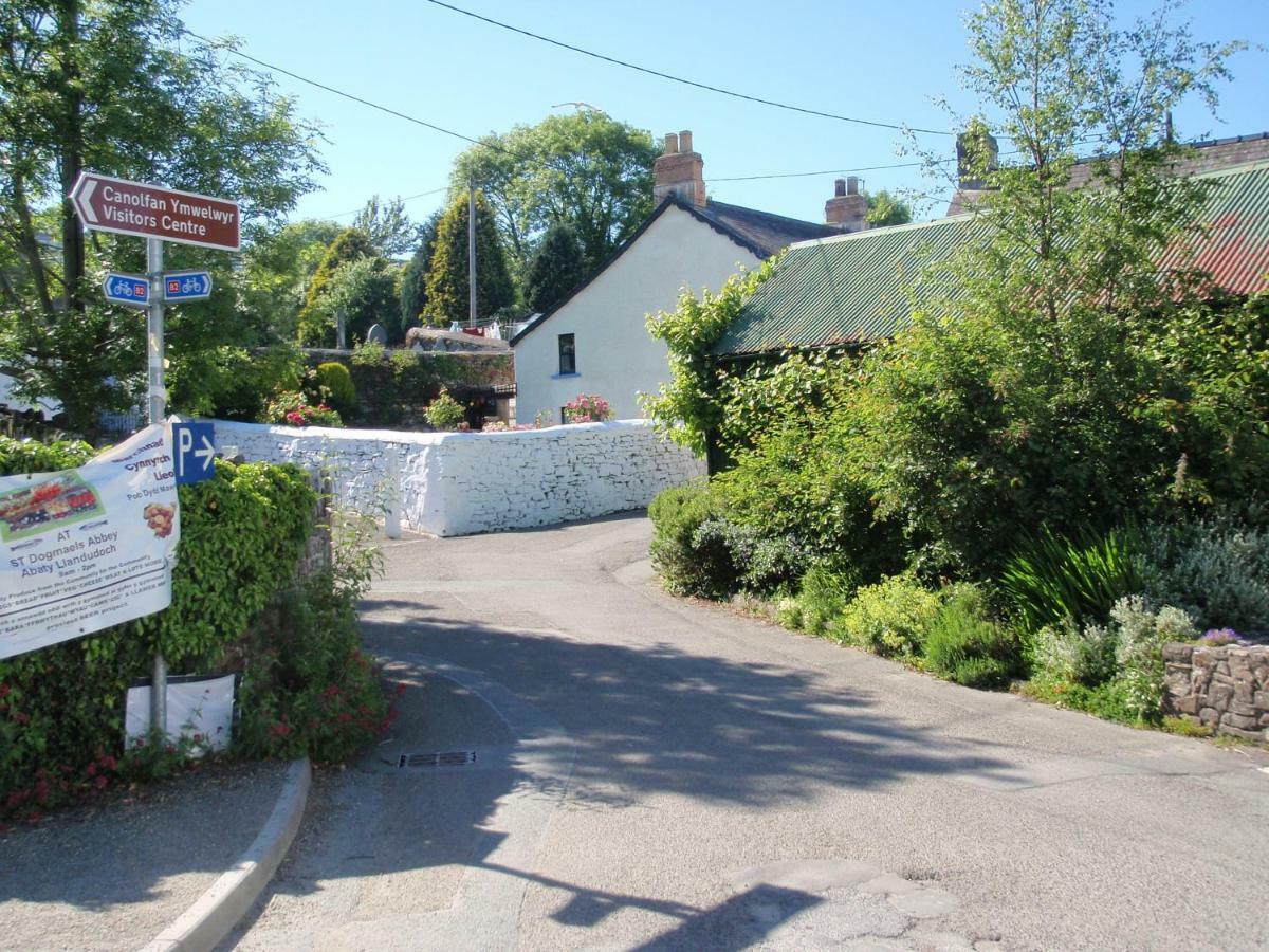 Cardigan Bay Holiday Park Bagian luar foto